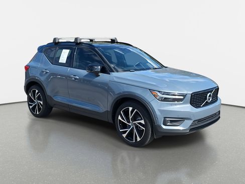 Used 2022 Volvo XC40 T5 R-Design w/ Advanced Package image 3