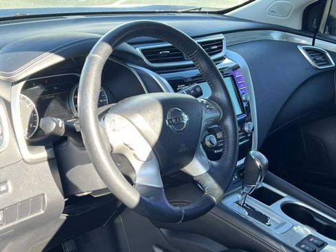 Used 2018 Nissan Murano SV w/ Premium Package image 13
