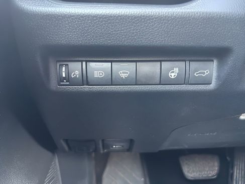 Used 2019 Toyota RAV4 XLE w/ Convenience Package image 17