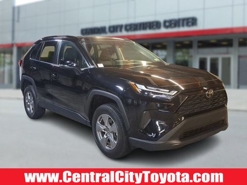 Used 2023 Toyota RAV4 XLE AWD/4WD image 1
