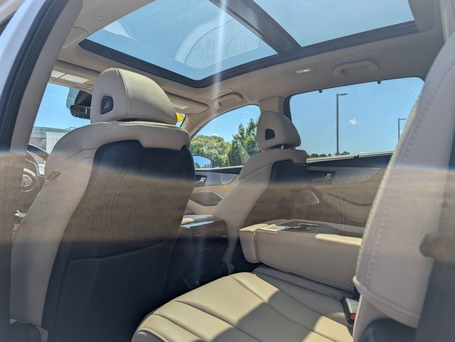 Used 2025 Acura MDX w/ Technology Package FWD image 12