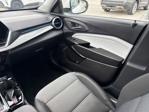 Used 2025 Chevrolet Trax LT FWD image 22