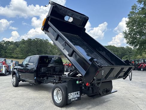 New 2024 RAM 5500 Laramie image 10