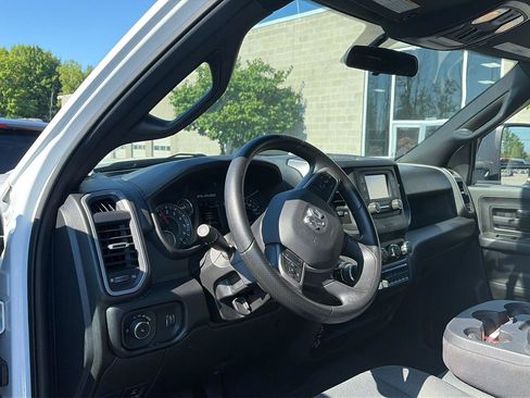 Used 2024 RAM 2500 Tradesman w/ Chrome Appearance Group AWD/4WD image 6