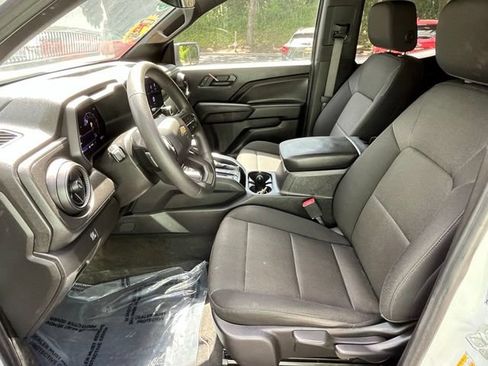 Used 2025 Chevrolet Colorado W/T w/ Advanced Trailering Package AWD/4WD image 25