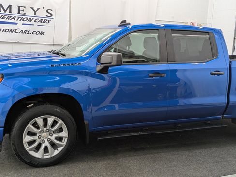 Used 2023 Chevrolet Silverado 1500 Custom image 2