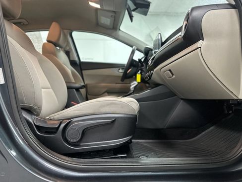 Used 2020 Kia Forte LXS FWD image 19