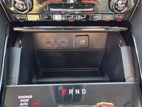 Used 2023 Jeep Grand Cherokee Limited w/ Black Appearance Package image 30