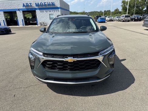 Used 2025 Chevrolet Trax LT FWD image 9