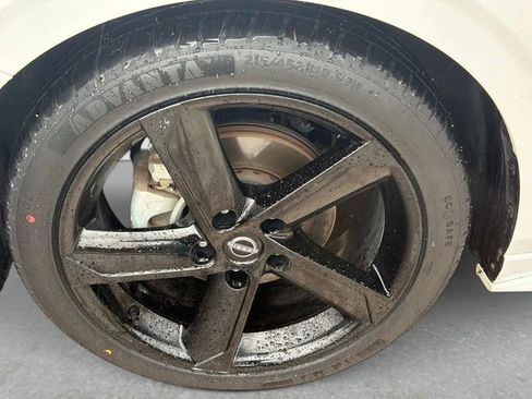 Used 2024 Nissan Sentra SR FWD image 11
