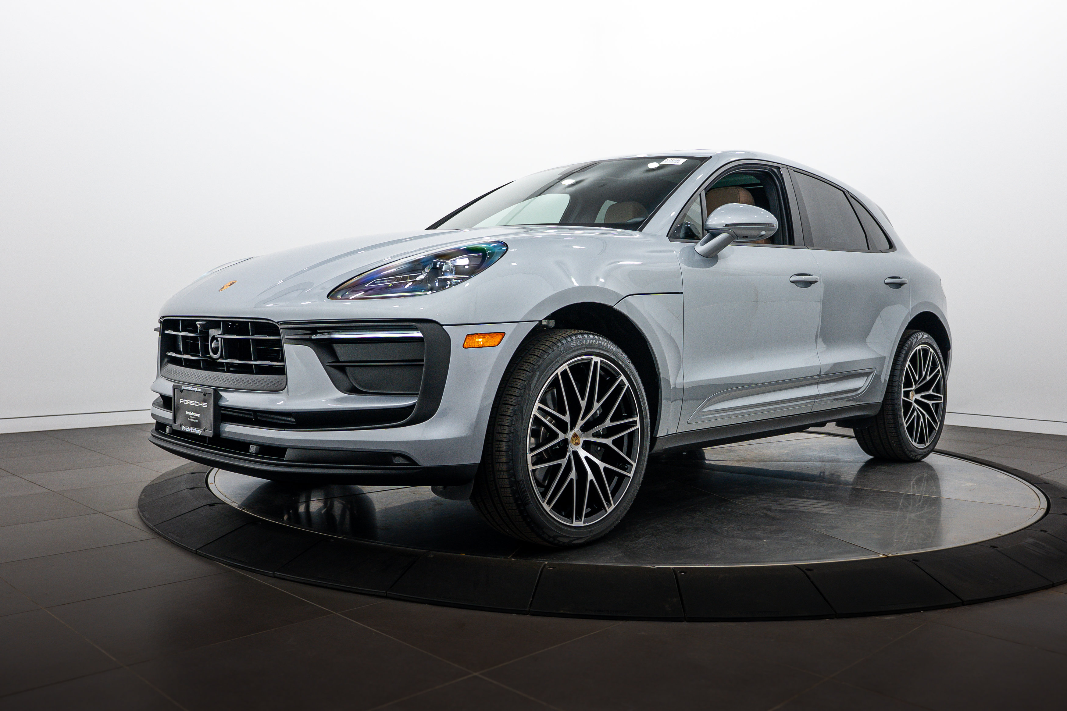 Certified 2026 Porsche Macan AWD/4WD image 1
