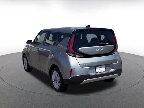 Used 2025 Kia Soul LX w/ LX Technology Package FWD image 11