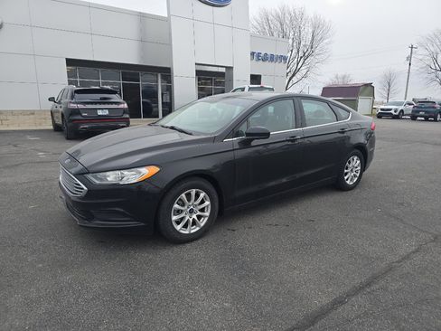 Used 2017 Ford Fusion S image 2