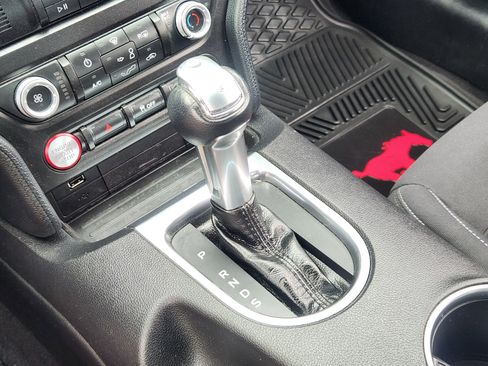Used 2019 Ford Mustang Coupe RWD image 20