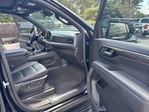 Used 2025 Chevrolet Suburban LT w/ Comfort Package AWD/4WD image 31