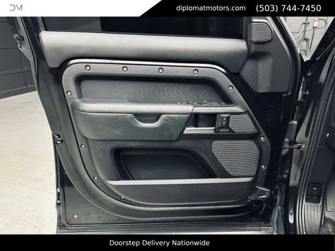Used 2022 Land Rover Defender 110 V8 AWD/4WD image 25