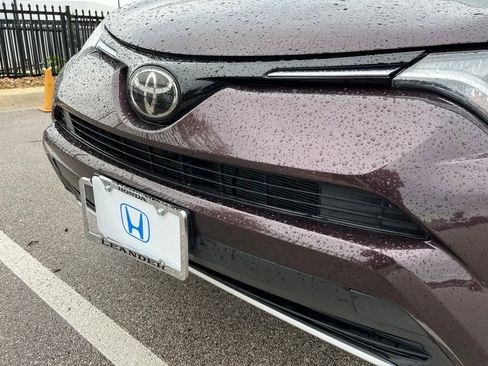 Used 2018 Toyota RAV4 XLE AWD/4WD image 4