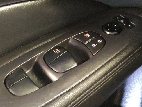 Used 2020 Nissan Pathfinder S FWD image 27