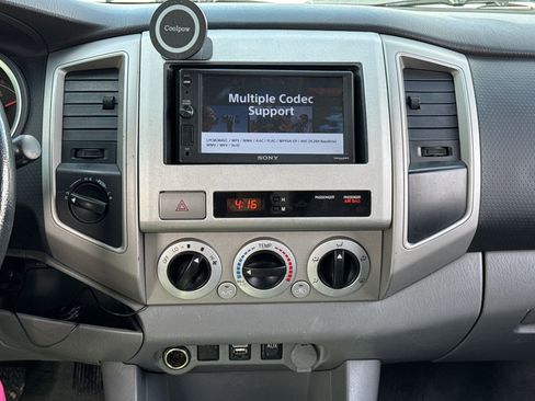 Used 2010 Toyota Tacoma 4x4 Double Cab image 17