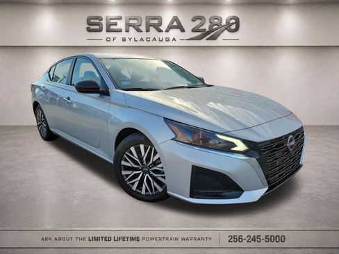 Used 2024 Nissan Altima 2.5 SV FWD image 1