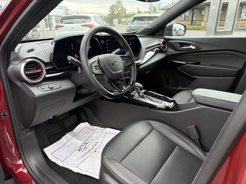 Certified 2025 Chevrolet Trax RS w/ Driver Confidence Package FWD image 12