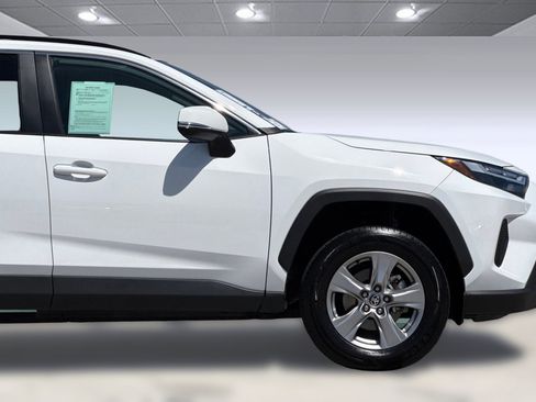 Used 2025 Toyota RAV4 XLE AWD/4WD image 33