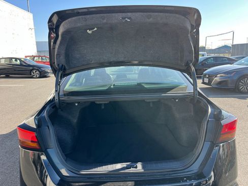 Used 2025 Nissan Altima 2.5 SV image 32