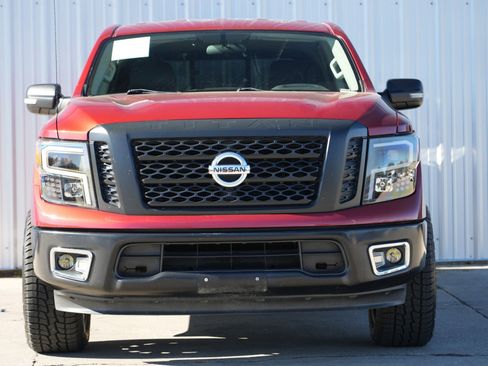 Used 2017 Nissan Titan S image 6
