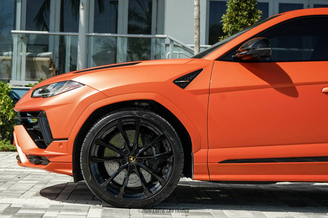 Used 2024 Lamborghini Urus S AWD/4WD image 3