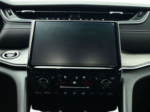 Used 2024 Jeep Grand Cherokee L Limited w/ Luxury Tech Group II image 12