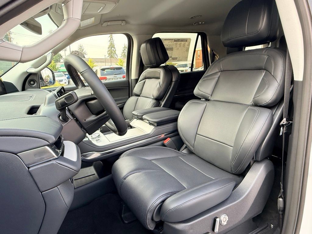 New 2027 Lincoln Navigator Premiere AWD/4WD image 24