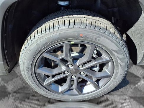 New 2025 Jeep Grand Cherokee L Limited w/ Trailer Tow Package image 19