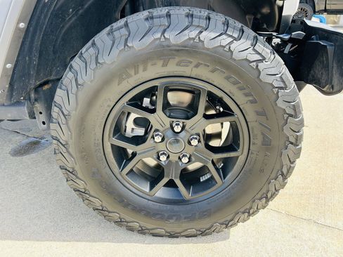 Used 2024 Jeep Wrangler Unlimited AWD/4WD image 40