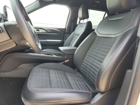 Used 2025 Ford Explorer ST-Line w/ ST-Line Street Pack AWD/4WD image 25