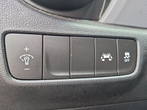 Used 2019 Hyundai Kona SE AWD/4WD image 16