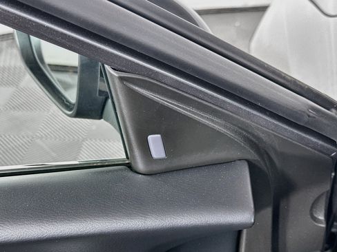 Used 2025 Nissan Sentra SR FWD image 16