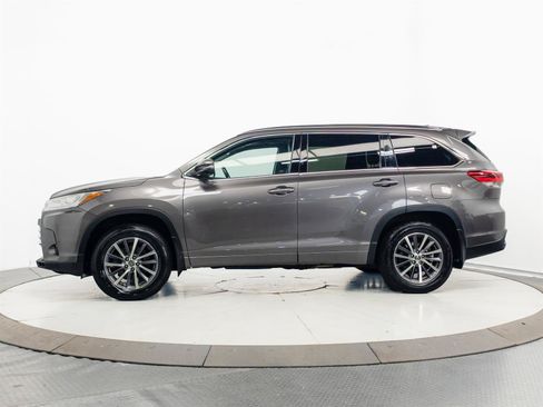 Used 2017 Toyota Highlander XLE AWD/4WD image 9