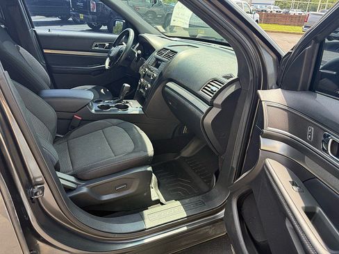 Used 2019 Ford Explorer XLT FWD image 19