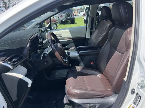 Used 2021 Toyota Sienna Platinum AWD/4WD image 13