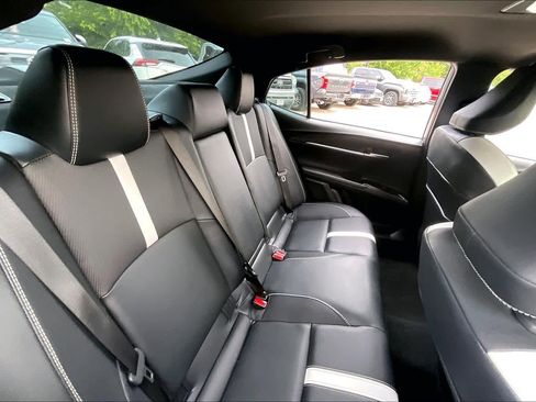 Used 2025 Toyota Camry SE w/ Convenience Package FWD image 16