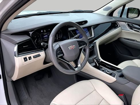 Used 2022 Cadillac XT6 Premium Luxury w/ Technology Package FWD image 18