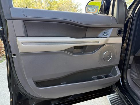 Used 2018 Ford Expedition XLT w/ Equipment Group 202A RWD image 18