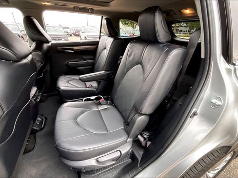 Used 2024 Toyota Highlander Platinum AWD/4WD image 21
