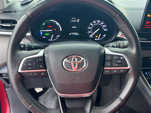 Certified 2022 Toyota Sienna XLE w/ XLE Plus Package image 20