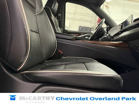 Used 2021 Cadillac Escalade Premium Luxury AWD/4WD image 35