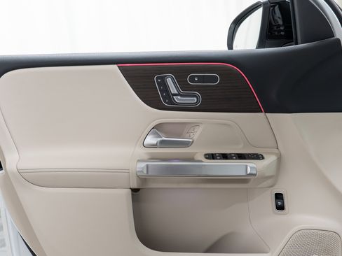 New 2026 Mercedes-Benz GLB 250 4MATIC image 11