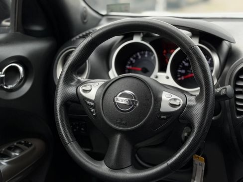 Used 2014 Nissan Juke S FWD image 9