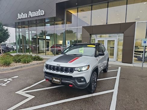 Used 2025 Jeep Compass Trailhawk AWD/4WD image 1