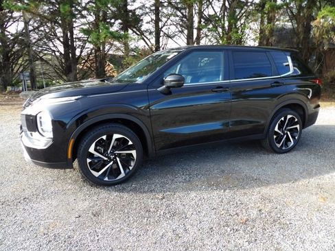 Used 2024 Mitsubishi Outlander SE AWD/4WD image 1