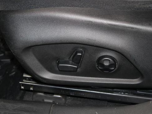 Used 2018 Jeep Compass Latitude FWD image 19